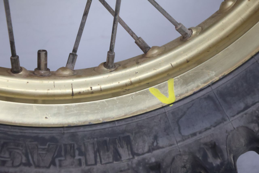 photo de HINTERRADFELGE UND REIFEN SUZUKI DR S 600 (1985 - 1989) - Oberflächenzustand und Material