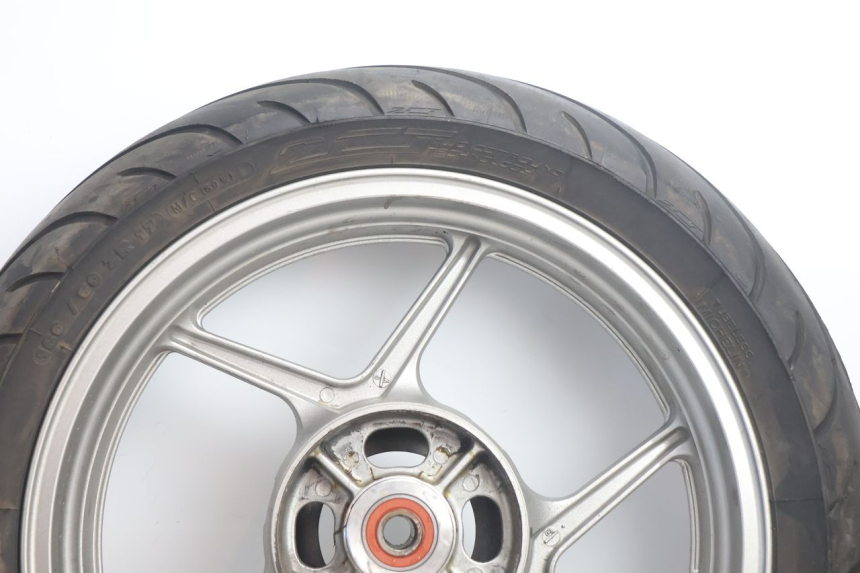 photo de HINTERRADFELGE UND REIFEN KAWASAKI ER-6 ER6 N 650 (2005 - 2009) - Details der Befestigungspunkte