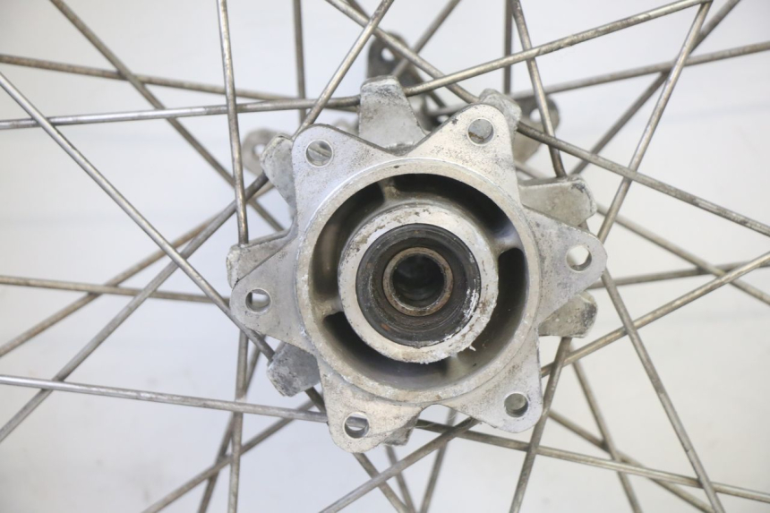 photo de HINTERRADFELGE UND REIFEN APRILIA ETX 125 (1998 - 2002) - Kennzeichnungen und Originalreferenzen