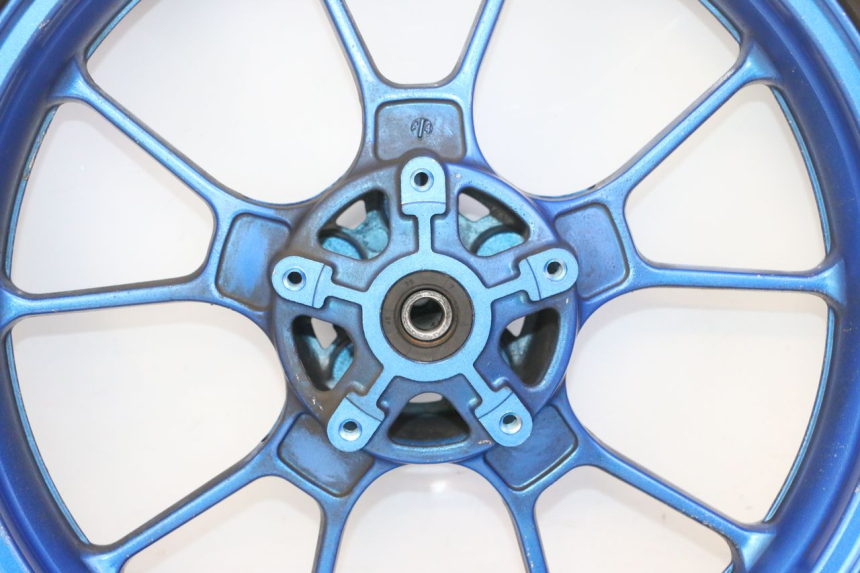 photo de HINTERRADFELGE UND REIFEN STAHO FH 50 (2018 - 2019) - Hochauflösende Nahaufnahme