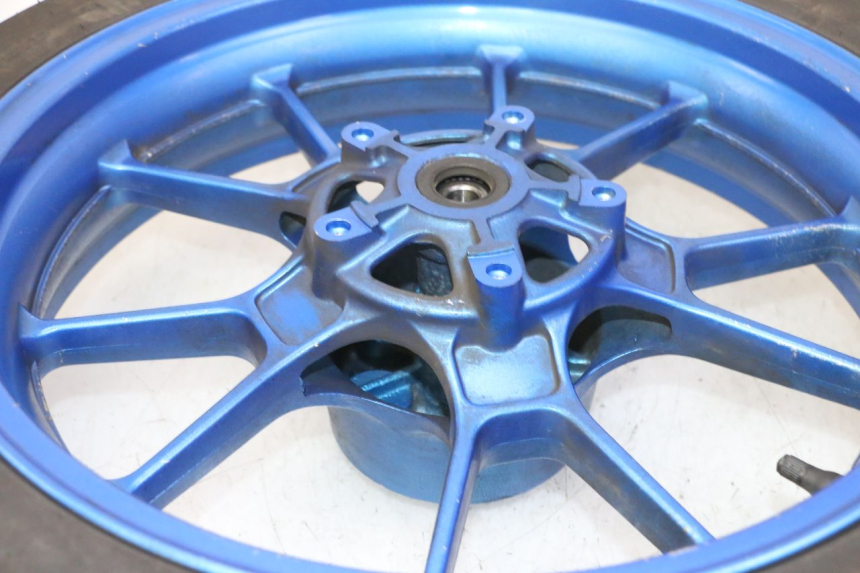 photo de HINTERRADFELGE UND REIFEN STAHO FH 50 (2018 - 2019) - Details der Befestigungspunkte