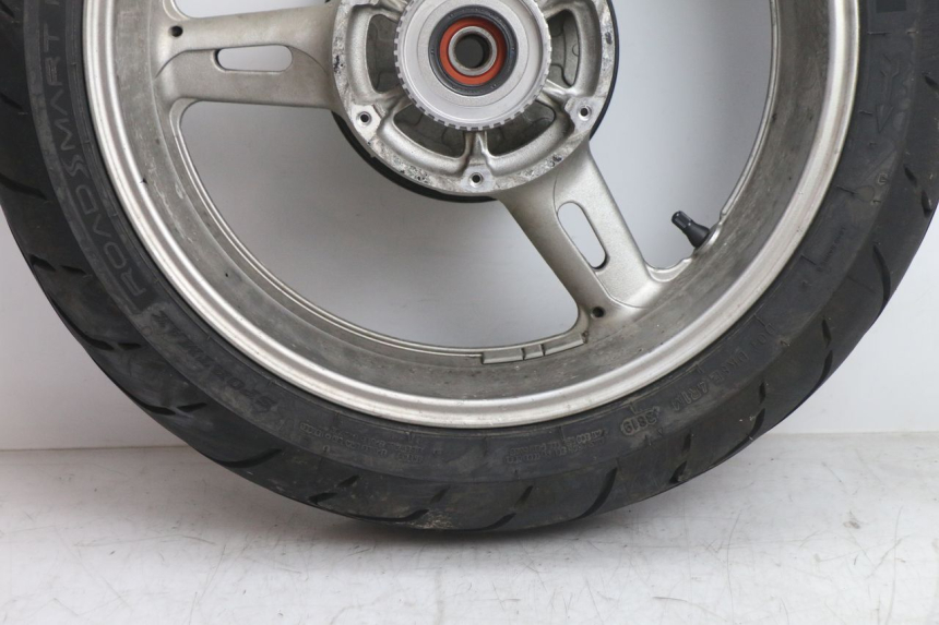 photo de HINTERRADFELGE UND REIFEN YAMAHA FJR 1300 (2001 - 2005) - Zoom auf Gebrauchszustand