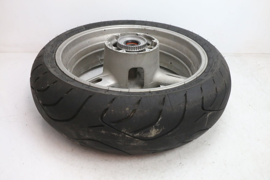 photo de HINTERRADFELGE UND REIFEN YAMAHA FJR 1300 (2001 - 2005) - Technische Nahaufnahme