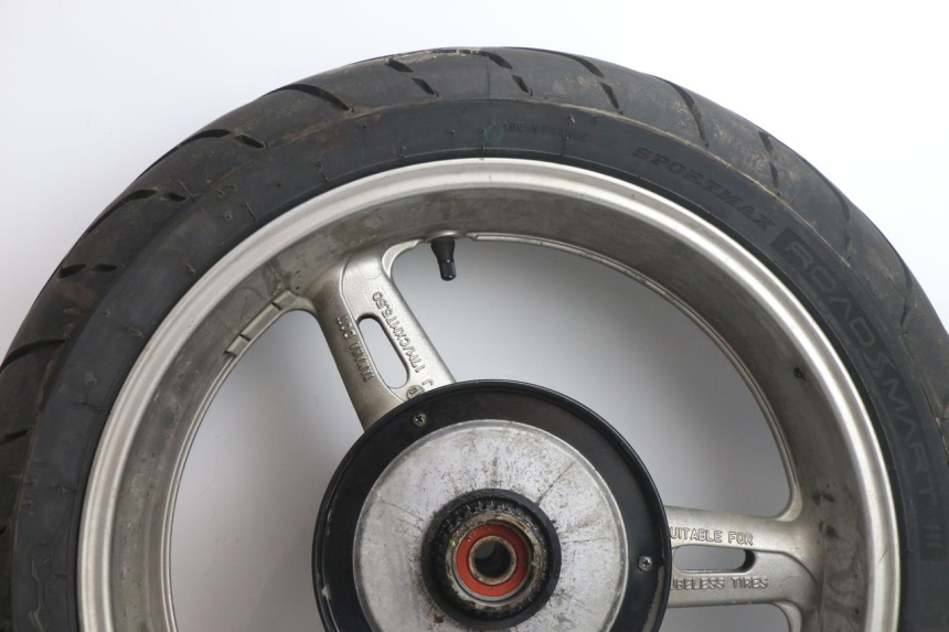 photo de HINTERRADFELGE UND REIFEN YAMAHA FJR 1300 (2001 - 2005) - Details der Befestigungspunkte