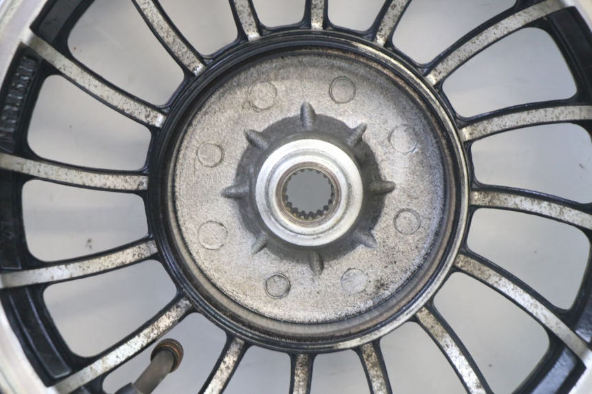 photo de HINTERRAD UND REIFEN VENESI FLY RETRO 4T 50 (2020 - 2025) - Weitere Ansicht des Artikels