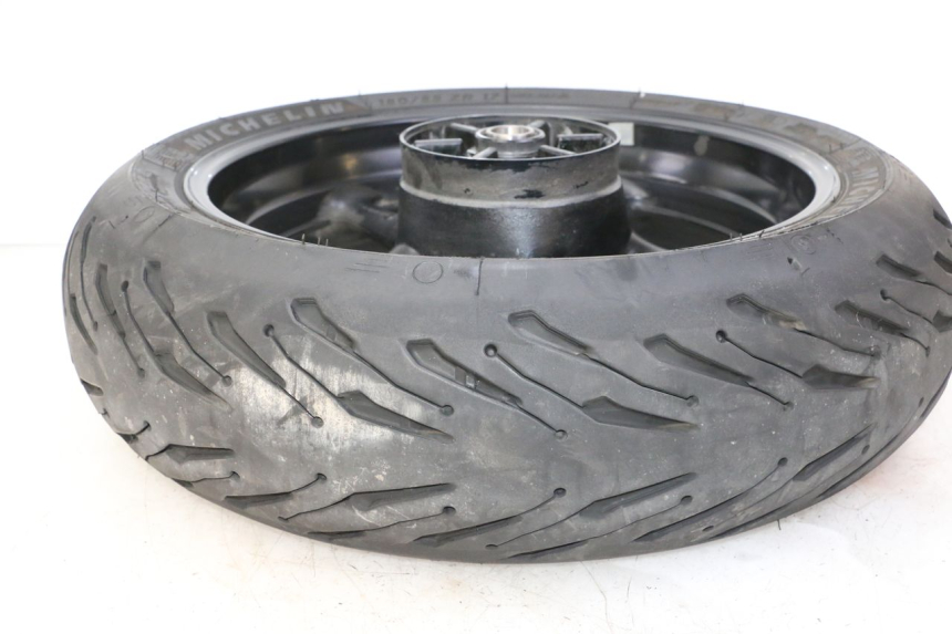 photo de HINTERRADFELGE UND REIFEN YAMAHA FZ6 FAZER S2 600 (2007 - 2011) - Hochauflösende Nahaufnahme