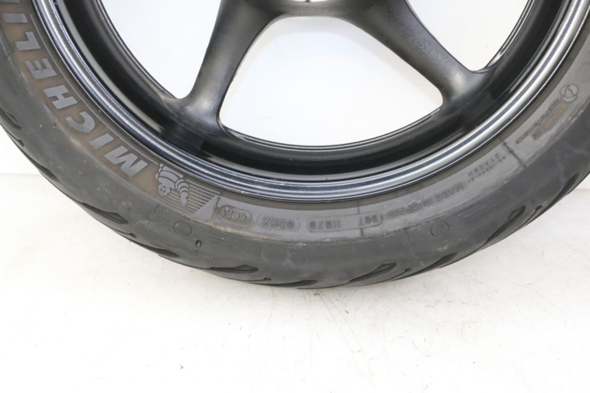 photo de HINTERRADFELGE UND REIFEN YAMAHA FZ6 FAZER S2 600 (2007 - 2011) - Fokus auf die Struktur