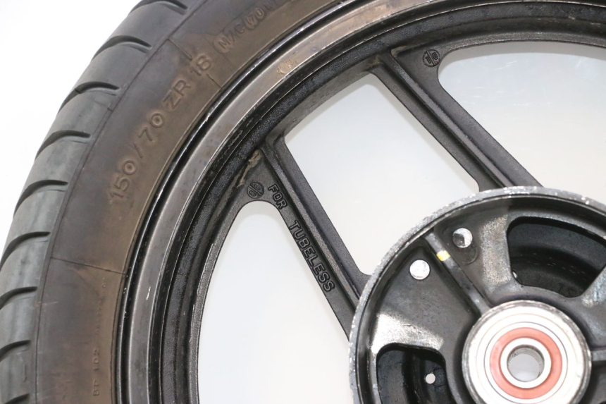 photo de HINTERRADFELGE UND REIFEN KAWASAKI GPX F ZX750F 750 (1986 - 1990) - Charakteristische Merkmale