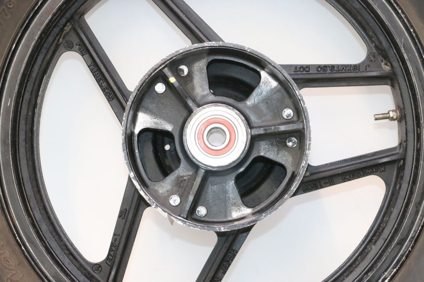 photo de HINTERRADFELGE UND REIFEN KAWASAKI GPX F ZX750F 750 (1986 - 1990) - Ergänzendes Produktfoto