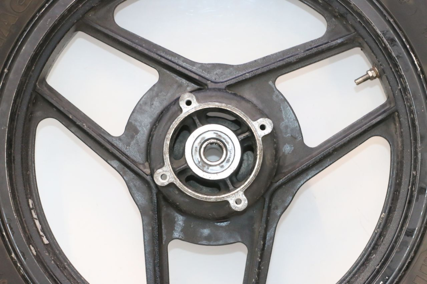 photo de HINTERRADFELGE UND REIFEN KAWASAKI GPX F ZX750F 750 (1986 - 1990) - Fokus auf die Struktur