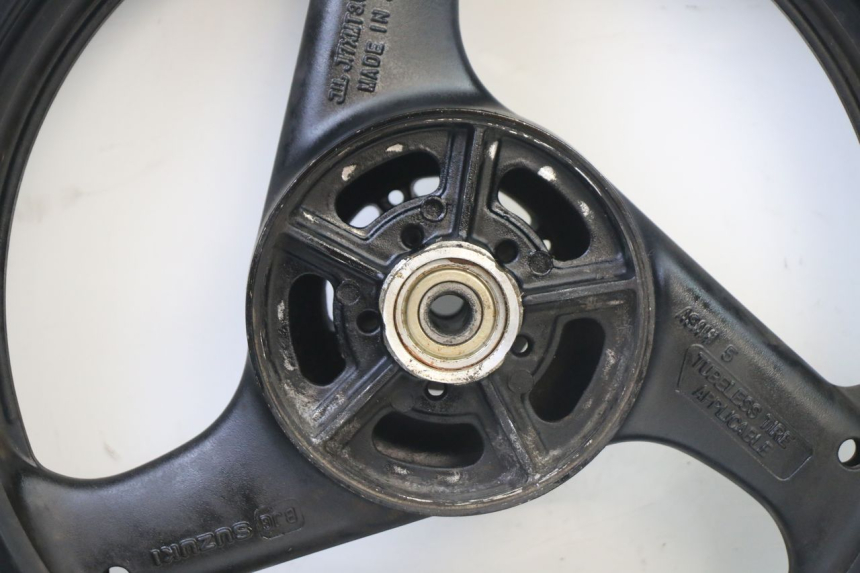 photo de HINTERRADFELGE UND REIFEN SUZUKI GS GSE 500 (2001 - 2003) - Hochauflösende Nahaufnahme