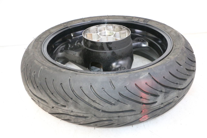 photo de HINTERRADFELGE UND REIFEN SUZUKI GSR 750 (2011 - 2017) - Zoom auf Gebrauchszustand