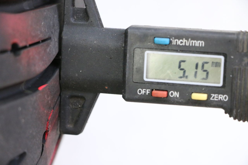 photo de HINTERRADFELGE UND REIFEN SUZUKI GSR 750 (2011 - 2017) - Technische Nahaufnahme