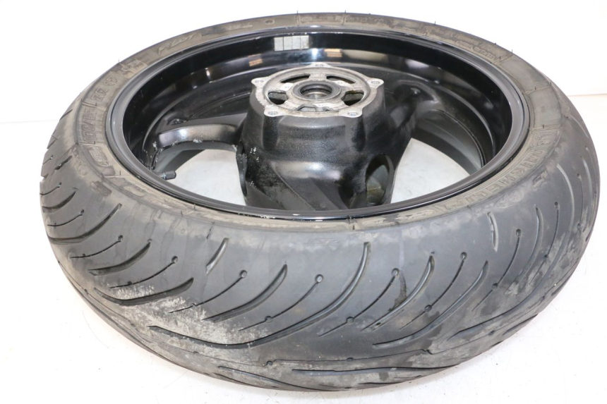 photo de HINTERRADFELGE UND REIFEN SUZUKI GSR 750 (2011 - 2017) - Kennzeichnungen und Originalreferenzen