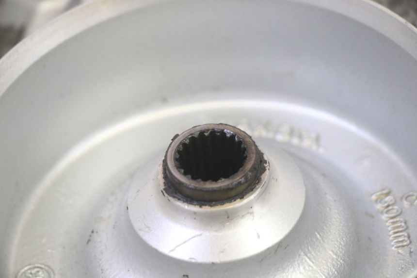 photo de HINTERRADFELGE UND REIFEN SYM GTS EVO 125 (2009 - 2013) - Detaillierte Sichtprüfung