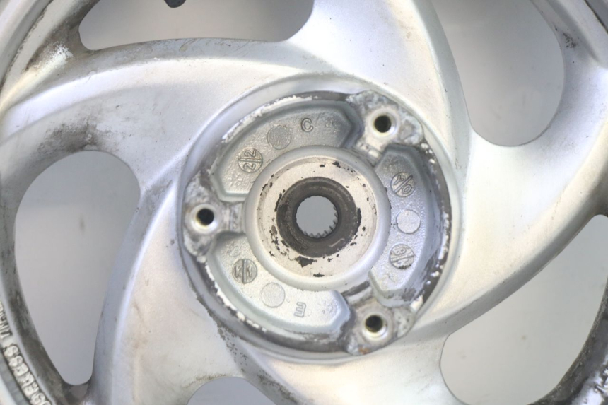 photo de HINTERRADFELGE UND REIFEN SYM GTS EVO 125 (2009 - 2013) - Alternative Perspektive