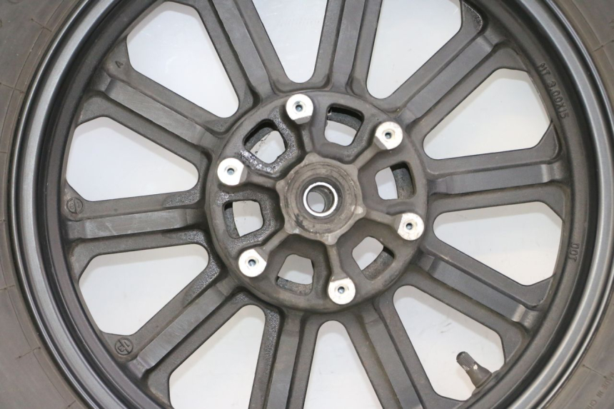 photo de HINTERRADFELGE UND REIFEN KEEWAY K-LIGHT KLIGHT 125 (2018 - 2025) - Hochauflösende Nahaufnahme