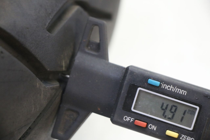 photo de HINTERRADFELGE UND REIFEN KIDEN KD125-G 125 (2018 - 2022) - Hochauflösende Nahaufnahme