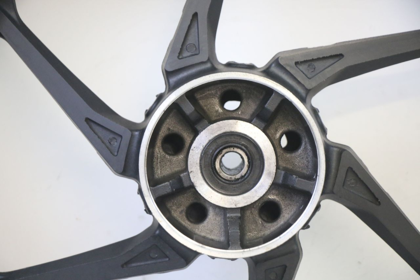 photo de HINTERRADFELGE UND REIFEN KIDEN KD125-G 125 (2018 - 2022) - Technische Nahaufnahme