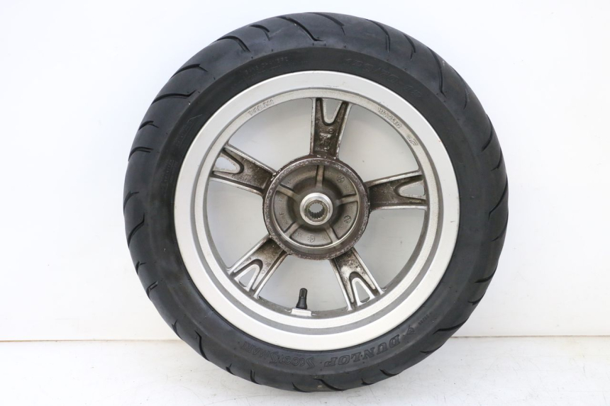 photo de HINTERRADFELGE UND REIFEN PEUGEOT KISBEE 4T 50 (2018 - 2022) - Kennzeichnungen und Originalreferenzen