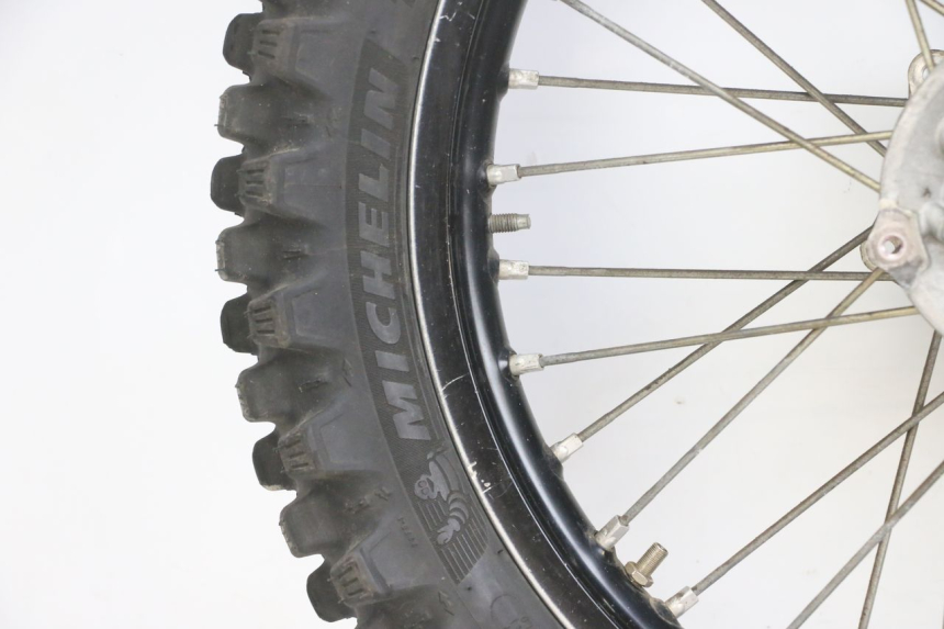 photo de HINTERRADFELGE UND REIFEN KAWASAKI KXF KX-F 250 (2017 - 2019) - Fokus auf die Struktur