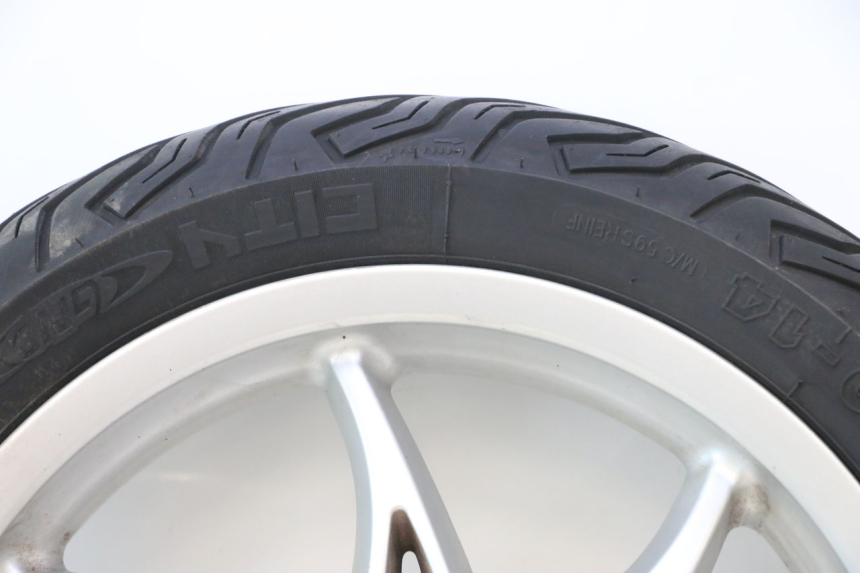 photo de HINTERRADFELGE UND REIFEN PIAGGIO LIBERTY IGET S 125 (2016 - 2020) - Technische Nahaufnahme