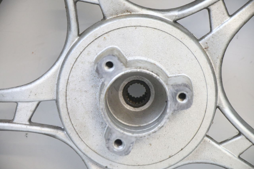 photo de HINTERRADFELGE UND REIFEN LONGJIA SHARPY 125 (2020 - 2024) - Technische Nahaufnahme