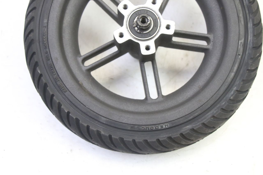 photo de HINTERRADFELGE UND REIFEN XIAOMI MI PRO 2 1 - Zoom auf Gebrauchszustand