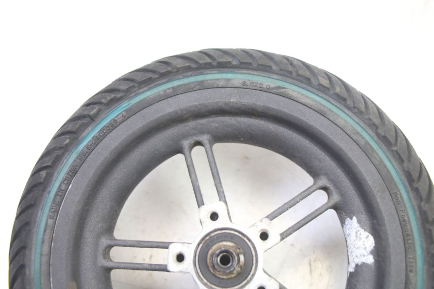 photo de HINTERRADFELGE UND REIFEN XIAOMI MI PRO 2 1 - Detailansicht des Bauteils