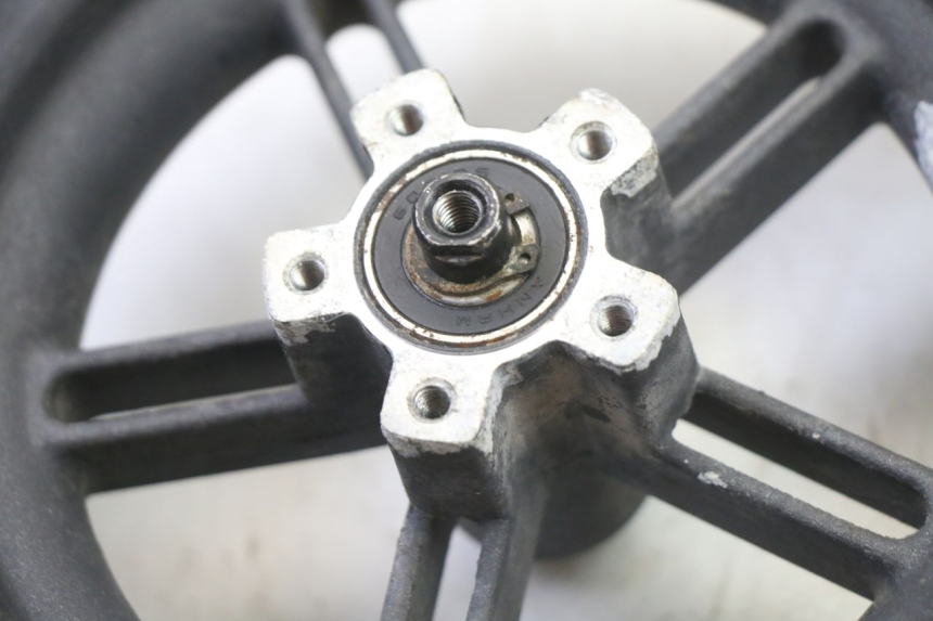 photo de HINTERRADFELGE UND REIFEN XIAOMI MI PRO 2 1 - Alternative Perspektive