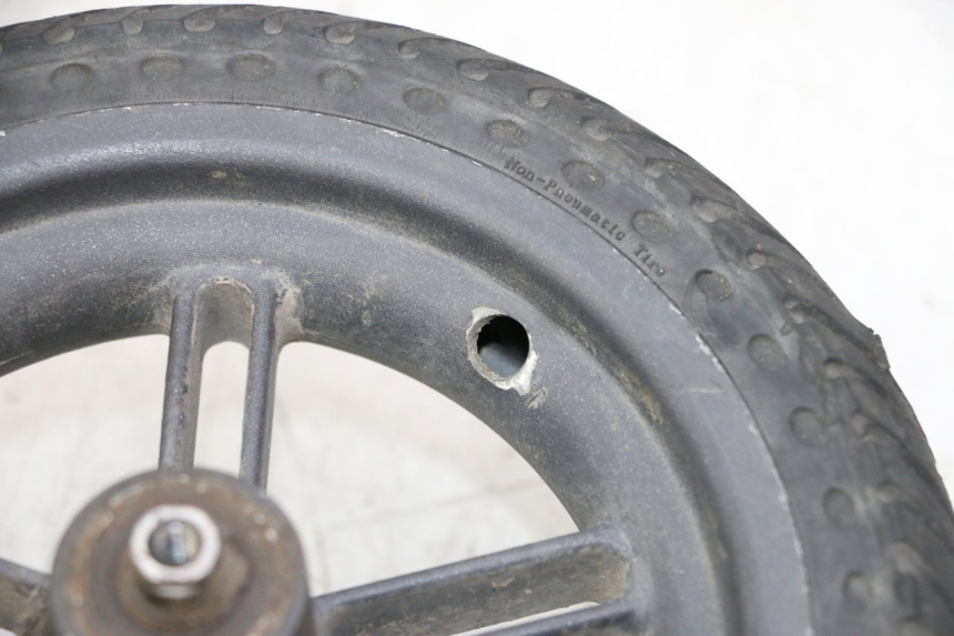 photo de HINTERRADFELGE UND REIFEN XIAOMI MI PRO 2 1 - Details der Befestigungspunkte