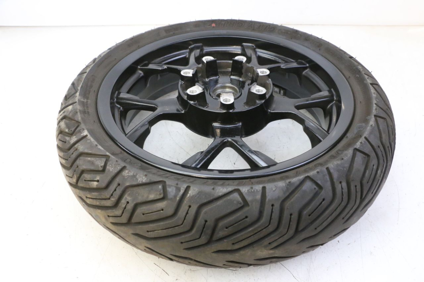 photo de HINTERRADFELGE UND REIFEN PIAGGIO MP3 HPE 310 (2024 - 2025) - Details der Befestigungspunkte