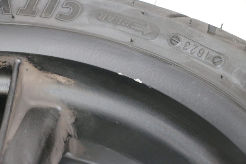 photo de HINTERRADFELGE UND REIFEN PIAGGIO MP3 HPE 300 (2019 - 2026) - Alternative Perspektive