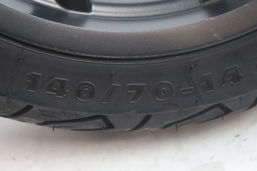 photo de HINTERRADFELGE UND REIFEN PIAGGIO MP3 HPE 530 (2022 - 2026) - Profilansicht des Ersatzteils
