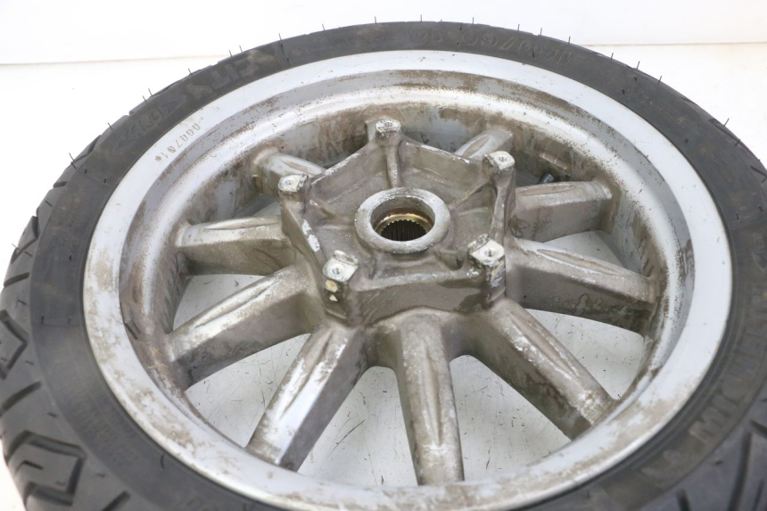 photo de HINTERRADFELGE UND REIFEN PIAGGIO MP3 LT 300 (2010 - 2016) - Alternative Perspektive