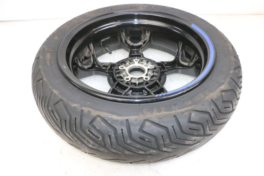 photo de HINTERRADFELGE UND REIFEN PIAGGIO MP3 500 (2016 - 2018) - Alternative Perspektive