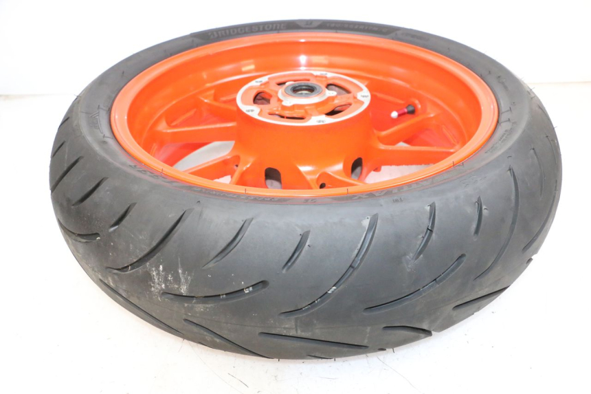 photo de HINTERRADFELGE UND REIFEN YAMAHA MT-07 MT07 ABS 700 (2018 - 2020) - Oberflächenzustand und Material