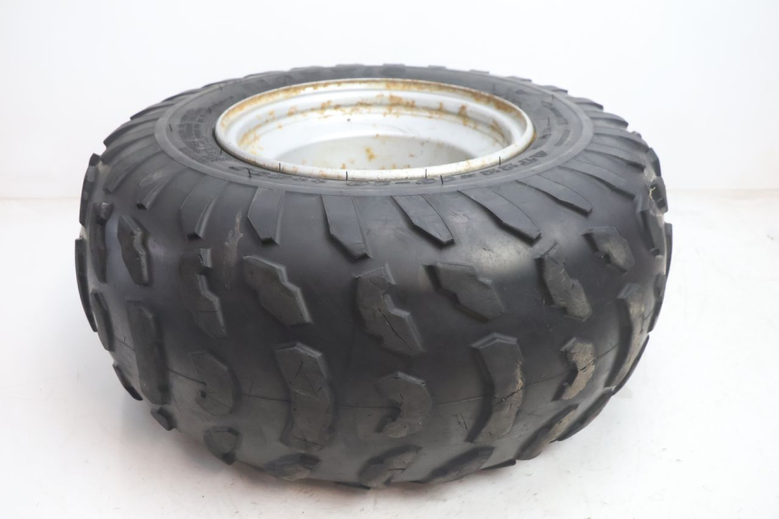 photo de HINTERRADFELGE UND REIFEN KYMCO MXU R 250 (2004 - 2010) - Hochauflösende Nahaufnahme
