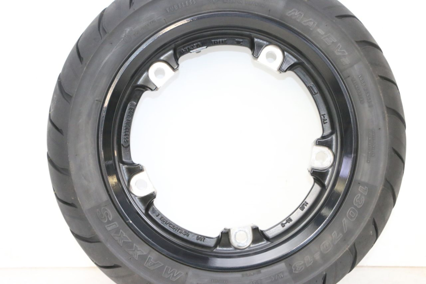 photo de HINTERRADFELGE UND REIFEN YAMAHA NEO'S CORE 1 (2022 - 2026) - Details der Befestigungspunkte