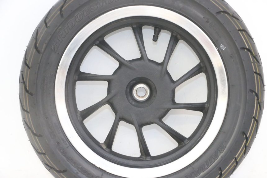 photo de HINTERRADFELGE UND REIFEN KYMCO LIKE 4T 50 (2019 - 2025) - Hochauflösende Nahaufnahme