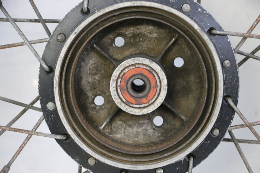 photo de HINTERRADFELGE UND REIFEN YAMAHA PW 80 (1983 - 2014) - Hochauflösende Nahaufnahme