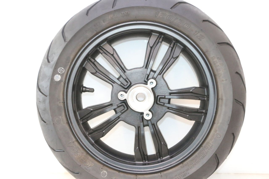 photo de HINTERRADFELGE UND REIFEN JM MOTORS R-MAX TECH 50 (2024 - 2026) - Zoom auf Komponenten
