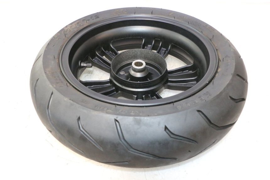 photo de HINTERRADFELGE UND REIFEN JM MOTORS R-MAX TECH 50 (2024 - 2026) - Zoom auf Gebrauchszustand