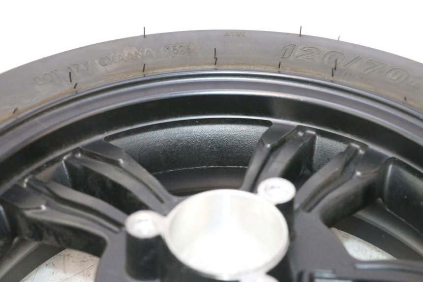 photo de HINTERRADFELGE UND REIFEN JM MOTORS R-MAX TECH 50 (2024 - 2026) - Details der Befestigungspunkte