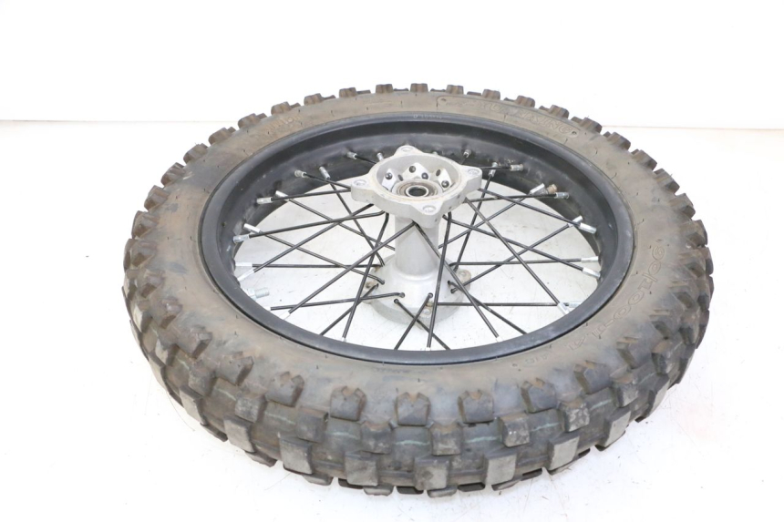 photo de HINTERRADFELGE UND REIFEN APOLLO RFZ 125 - Alternative Perspektive