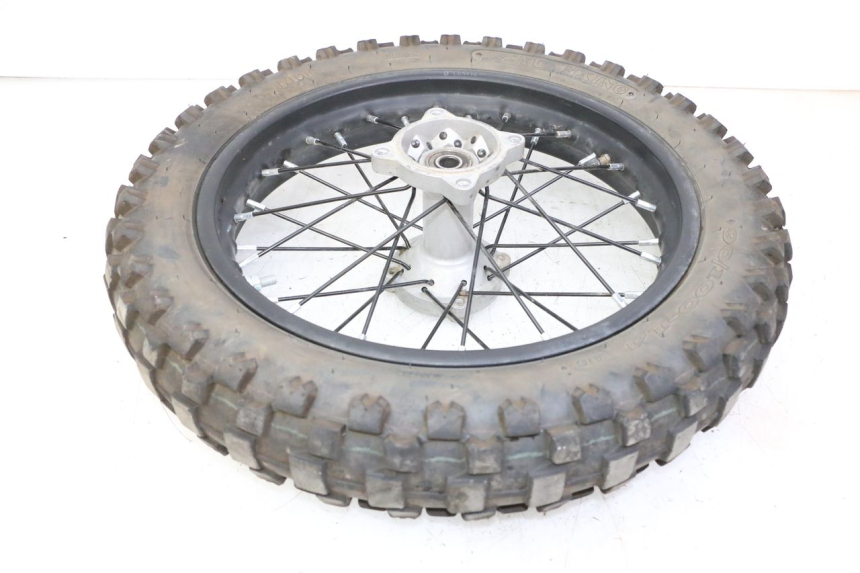 photo de HINTERRADFELGE UND REIFEN APOLLO RFZ 125 - Details der Befestigungspunkte