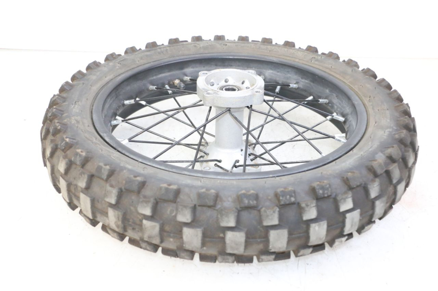 photo de HINTERRADFELGE UND REIFEN APOLLO RFZ 125 - Kennzeichnungen und Originalreferenzen