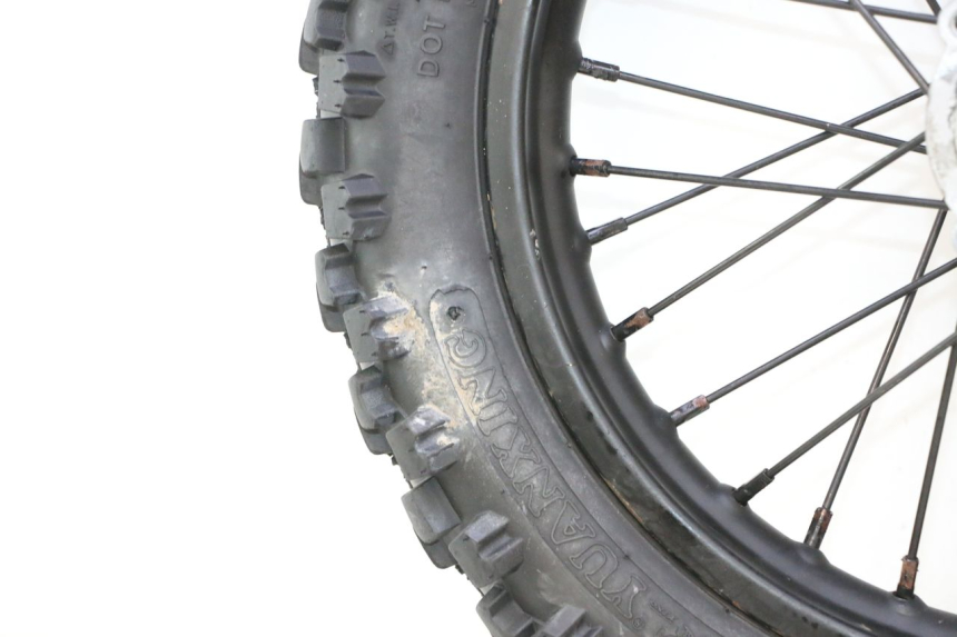 photo de HINTERRADFELGE UND REIFEN APOLLO RFZ 125 - Detailansicht des Bauteils