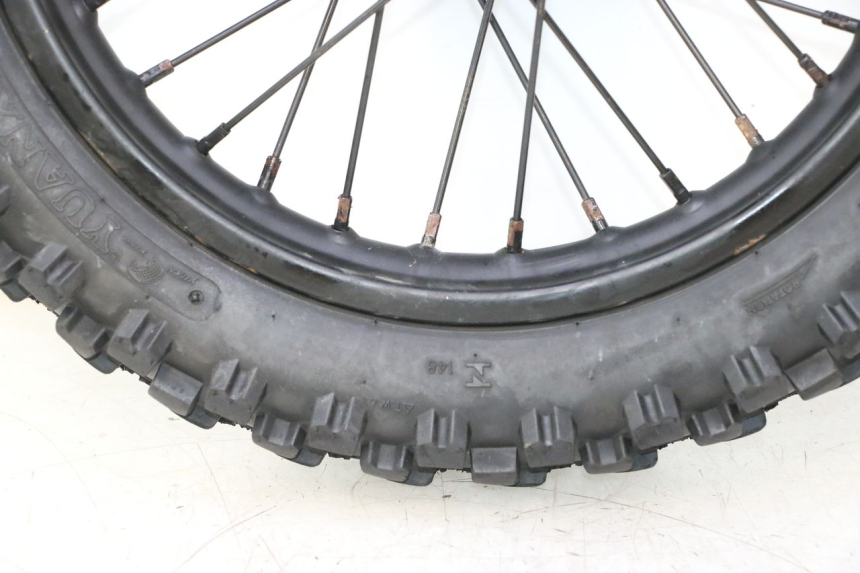 photo de HINTERRADFELGE UND REIFEN APOLLO RFZ 125 - Zoom auf Gebrauchszustand