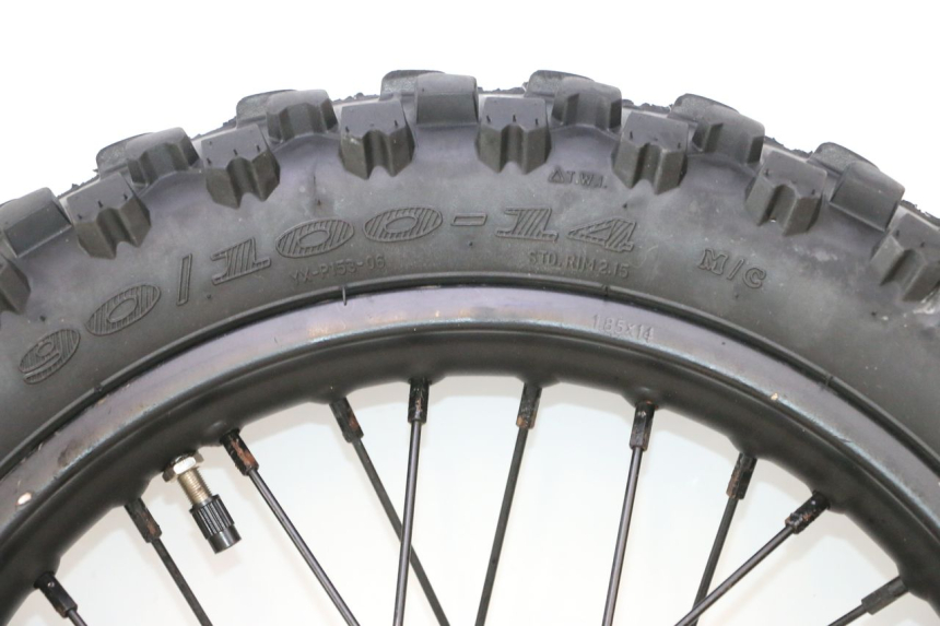 photo de HINTERRADFELGE UND REIFEN APOLLO RFZ 125 - Technische Nahaufnahme